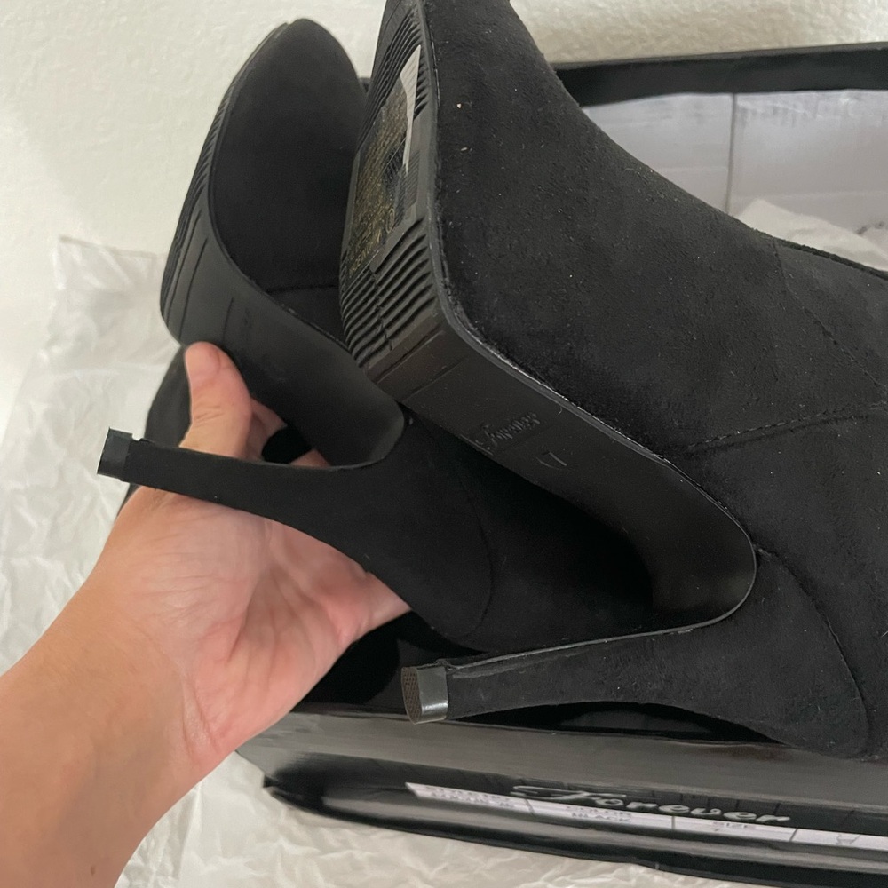 NIB Forever Women's Black Suede Boots - Picture 4 of 16